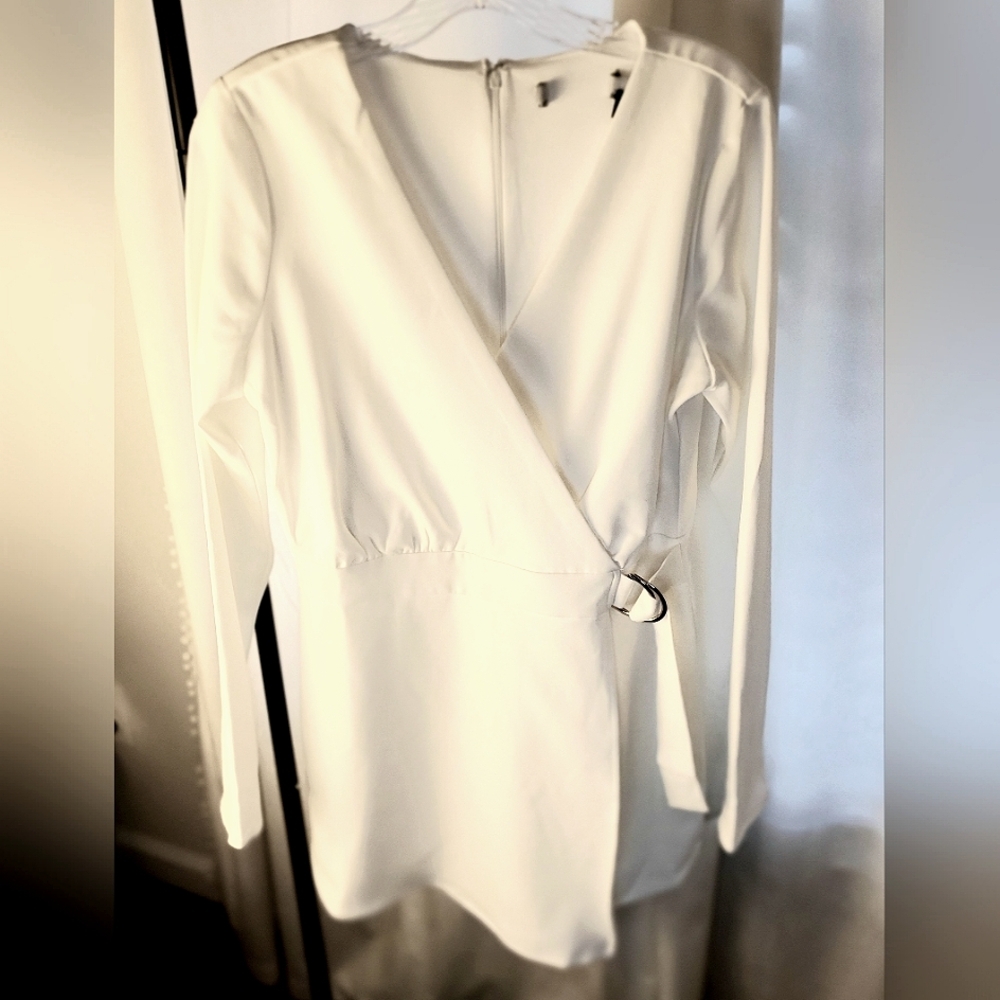 NWOT Lulus Rooftop Bar White Long Sleeve Faux-Wrap Belted Skort Romper Sz L